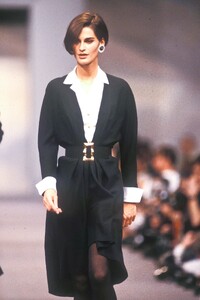 Vanessa_Duve_Chanel_FW1989_04.jpg