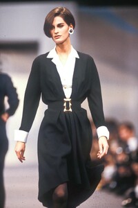 Vanessa_Duve_Chanel_FW1989_05.jpg