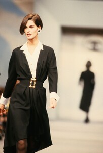 Vanessa_Duve_Chanel_FW1989_06.jpg