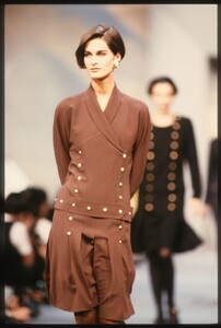 Vanessa_Duve_Chanel_FW1989_08.jpg