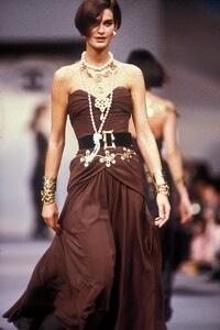 Vanessa_Duve_Chanel_FW1989_10.jpg