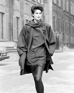 Vanessa_Duve_Genny_FW1985_03.jpg