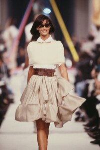 Vanessa_Duve_Jean-Charles_de_Castelbajac_SS1989_03.jpg