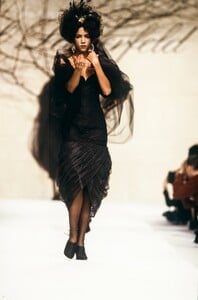 Veronica_Webb_Karl_Lagerfeld_FW1988_01.jpg