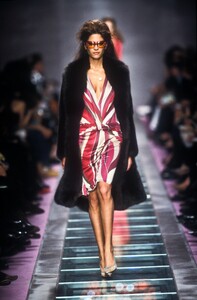 Versace2000WomenFW55.thumb.jpg.66aa16d65f907edcc6f17888334d2670.jpg