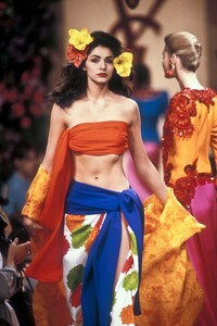 Vicky_Koulianou_Yves_Saint_Laurent_HC_SS1989_04.jpg