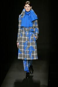 ViktorandRolf2002WomenRTW15.thumb.jpg.884f5ebff1213cbbf114af7201e7a6b2.jpg