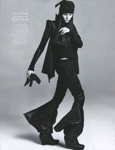Vogue-Paris-Aug0904.thumb.jpg.7c908dc37616941f72383d3740756d36.jpg