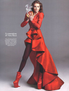 Vogue-Paris-Aug0908.thumb.jpg.da53e023a1d367c467e127f0ad66636f.jpg