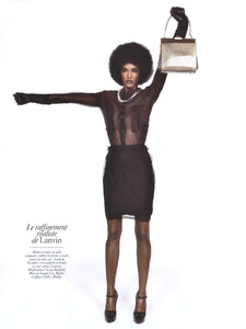 Vogue-Paris-Aug0917.thumb.jpg.5373ddb71c07000f0de1e5288417989d.jpg