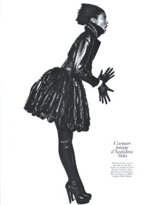 Vogue-Paris-Aug0918.thumb.jpg.611f82136b88ae2d8e974edfd89e266f.jpg