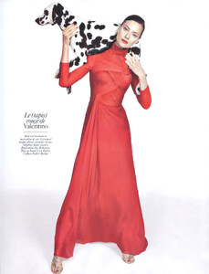 Vogue-Paris-Aug0935.thumb.jpg.d974caafed7f229f9070748c335e62f7.jpg