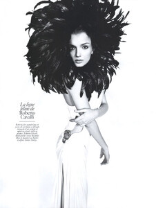 Vogue-Paris-Aug0950.thumb.jpg.e86da09543bc749e8373eecab188998c.jpg