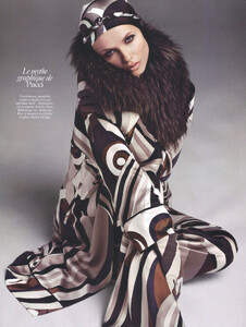 Vogue-Paris-Aug0956.thumb.jpg.223454763e71cf4cfc07095d2dc8dd82.jpg