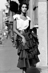Yasmeen_Ghauri_Byblos_SS1990_058.jpg