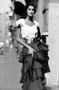 Yasmeen_Ghauri_Byblos_SS1990_068.jpg