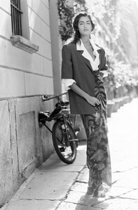 Yasmeen_Ghauri_Byblos_SS1990_086.jpg