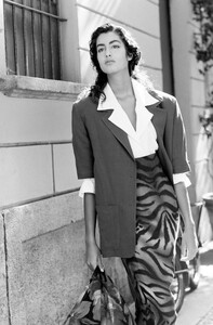Yasmeen_Ghauri_Byblos_SS1990_089.jpg