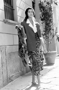 Yasmeen_Ghauri_Byblos_SS1990_095.jpg