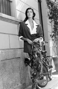 Yasmeen_Ghauri_Byblos_SS1990_101.jpg