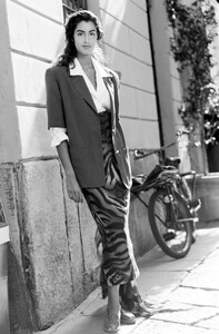 Yasmeen_Ghauri_Byblos_SS1990_111.jpg