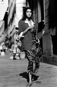 Yasmeen_Ghauri_Byblos_SS1990_121.jpg