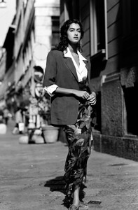 Yasmeen_Ghauri_Byblos_SS1990_124.jpg