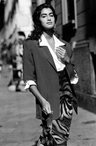 Yasmeen_Ghauri_Byblos_SS1990_131.jpg
