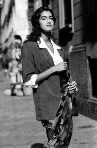 Yasmeen_Ghauri_Byblos_SS1990_132.jpg