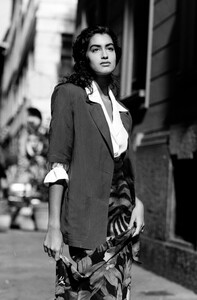 Yasmeen_Ghauri_Byblos_SS1990_138.jpg