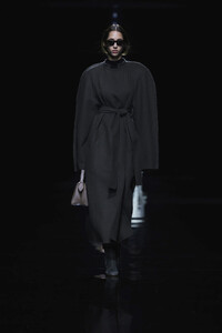 Yasmin Wijnaldum Khaite Fall 2024 RTW 1.jpg