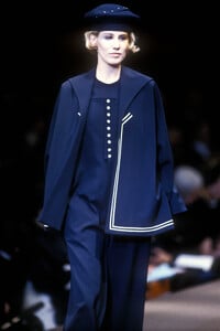 YohjiYamamoto1991WomenFW52.thumb.jpg.400fc5a6d66b3c3b311dbd188c07beb9.jpg