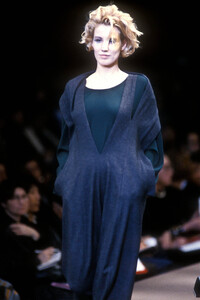 YohjiYamamoto1991WomenFW66.thumb.jpg.878801b8c6aceb4d0f97610e864817d6.jpg