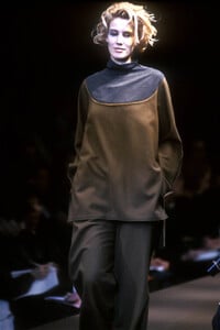 YohjiYamamoto1991WomenFW77.thumb.jpg.e537918c369f324c56d5e761bc599354.jpg