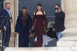 Zendaya---Captivates-at-Fendi-show-at-PFW-in-Paris-05.jpg