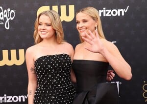 ava-phillippe-and-reese-witherspoon-at-critics-choice-awards-2024-4.jpg