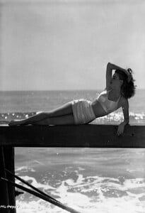 ava1943.thumb.jpg.3755c6dd6611980155cd96163c88604d.jpg