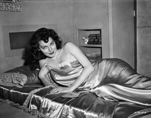 ava1948b1.thumb.jpg.db9ad92b18bf5e7a23efd538fc480cd1.jpg