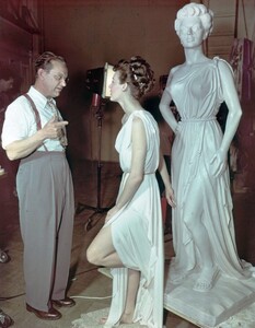 ava1948d.thumb.jpg.088a499ddeda46e49c806a13734fbc23.jpg