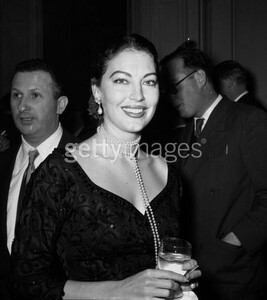 ava 1955 london.jpg