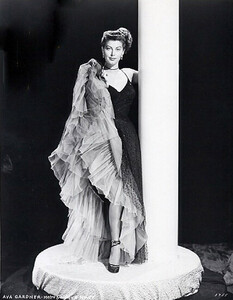 avagardner107(2).thumb.jpg.5f0578bd42bc411aed6d91a6ddbf785c.jpg