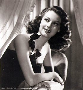 avagardner202.thumb.jpg.5d65348ed6c30dde41cc4032acceba42.jpg