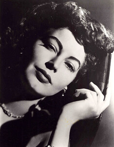 avagardner224.thumb.jpg.b4bed88e5e75f1959e3abd04b49cf753.jpg