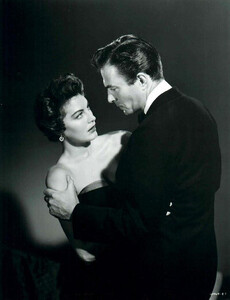avagardner32.thumb.jpg.cdc39bbbedfa5740f34ab81efe268ded.jpg