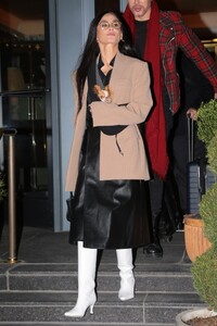 demi-moore-heads-to-gma-in-new-york-01-31-2024-1.jpg