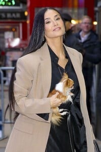 demi-moore-heads-to-gma-in-new-york-01-31-2024-3.jpg