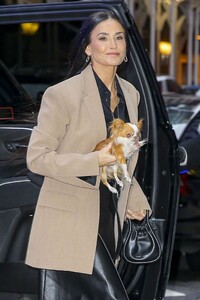 demi-moore-heads-to-gma-in-new-york-01-31-2024-4.jpg