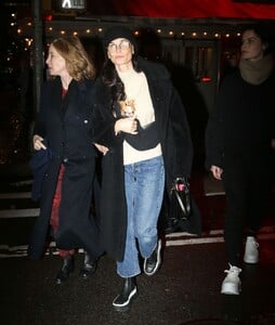 demi-moore-jaimie-alexander-and-laura-day-out-in-new-york-01-30-2024-2.jpg