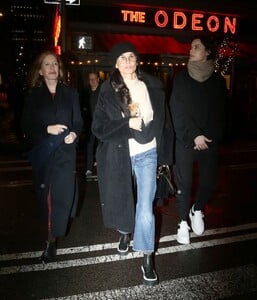 demi-moore-jaimie-alexander-and-laura-day-out-in-new-york-01-30-2024-3.jpg