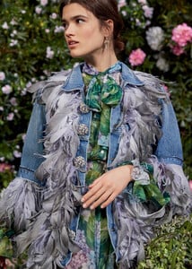 dolce-and-gabbana-winter-2018-woman-collection-11.thumb.jpg.1be3a9c83dc6d9721af9fa8f77fcda7e.jpg